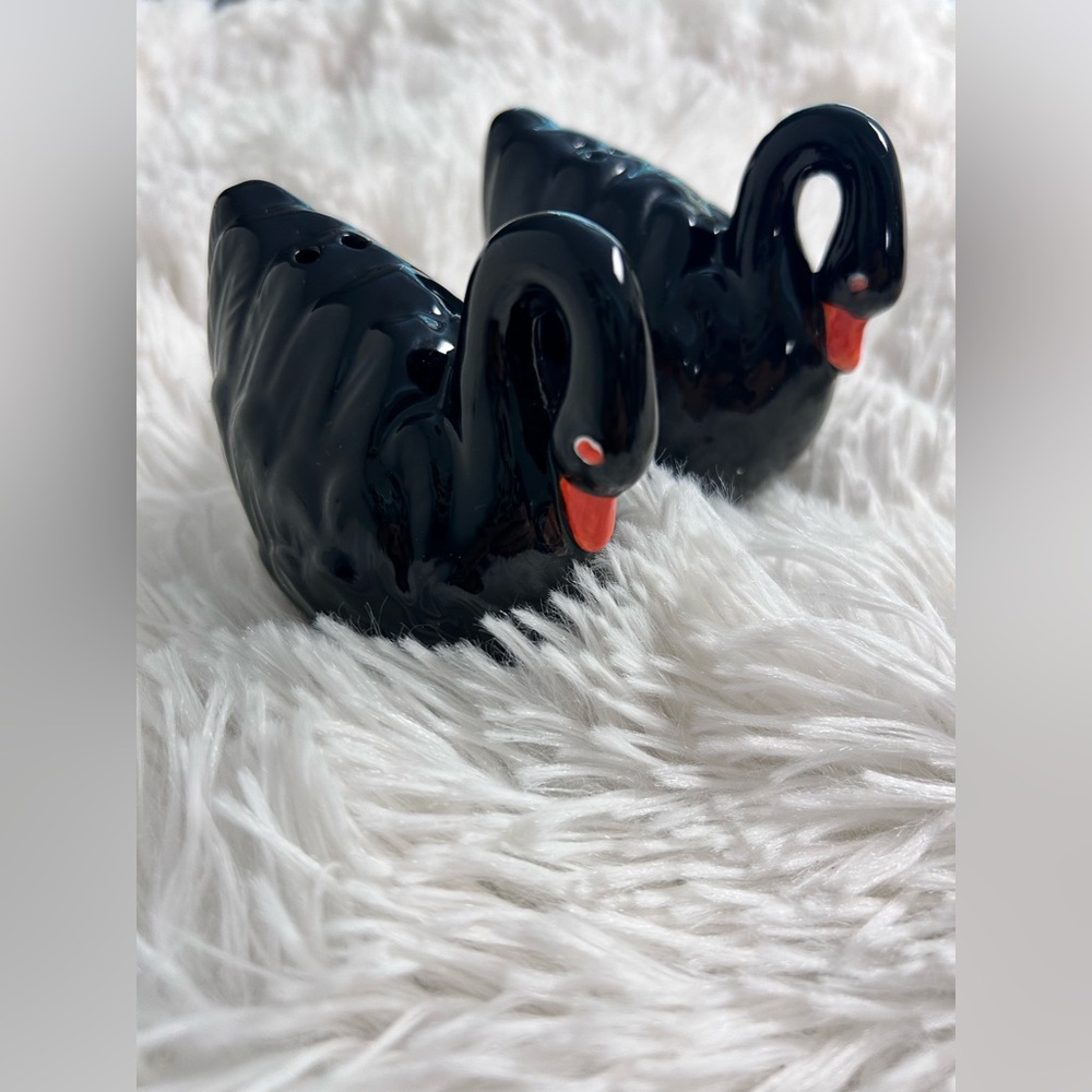 Black Swans Salt & Pepper Shakers set Ceramic Decor new